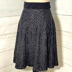 ALFANI Black and Gray Zebra Stripe Print Midi Sweater Skirt with A Line Flair